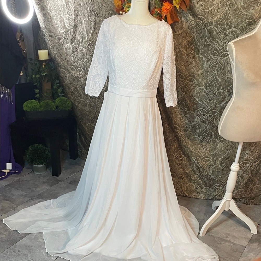 Chic White Lace Bridal Dress